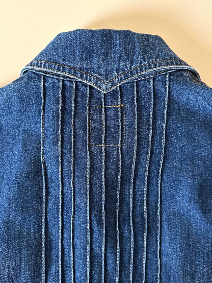 Giacca Christian Lacroix in denim modello sciancrato con lavorazione a nervature