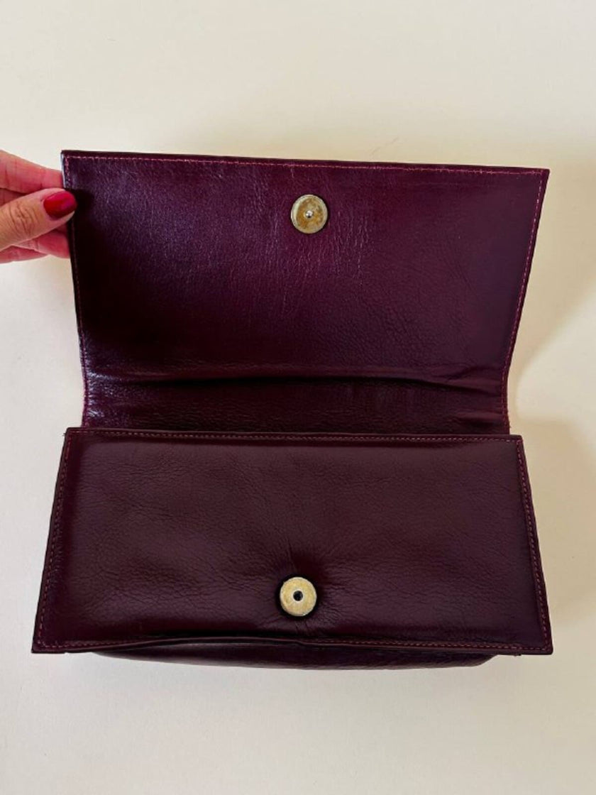 Pochette rettangolare in pitone e pelle bordeaux con tracolla in catena