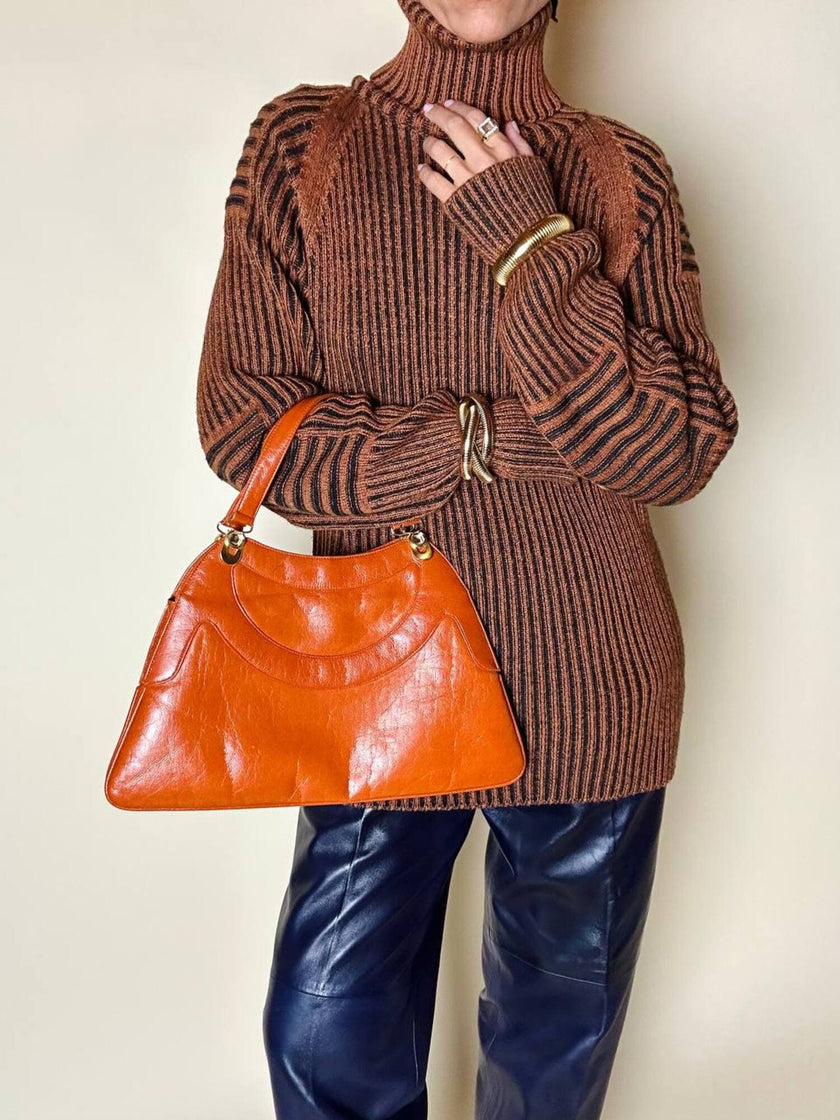 Borsa in pelle arancione zucca con doppi manici e hardware oro