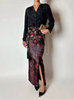 Gonna lunga a tubino in raso jacquard nero e rosso fantasia floreale