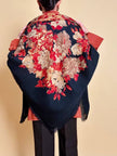 Scialle in lana nera con fiori barocchi