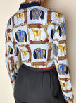 Camicia sartoriale in seta jacquard fantasia equestre barocca con bottoni gioiello dorati