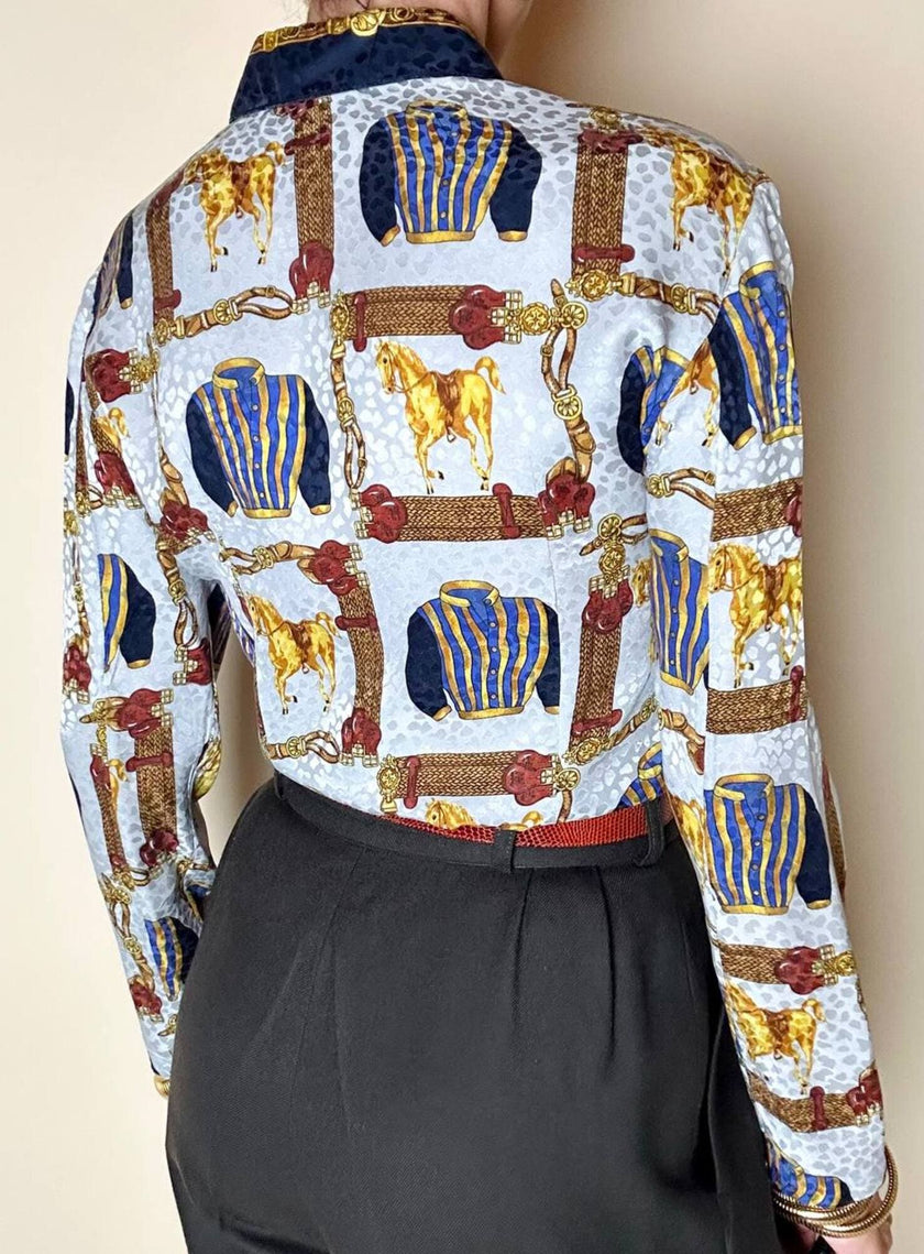 Camicia sartoriale in seta jacquard fantasia equestre barocca con bottoni gioiello dorati