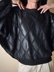 Blusa vintage in pelle nera patchwork con lavorazione crochet e maniche a pipistrello