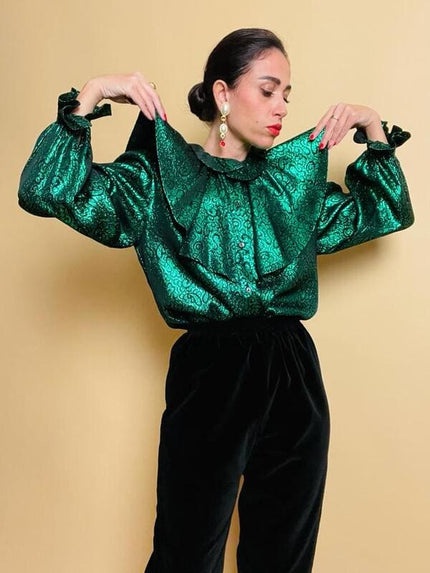 Camicia con volant in tessuto lamé verde smeraldo