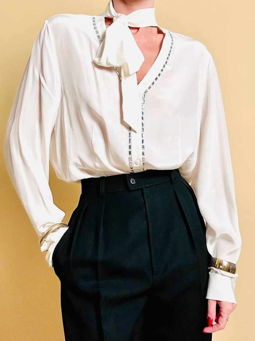 Camicia in seta bianca con strass ricamati 