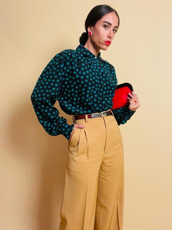 Camicia in seta nera a pois verdi