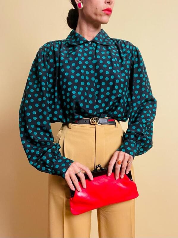 Camicia in seta nera a pois verdi