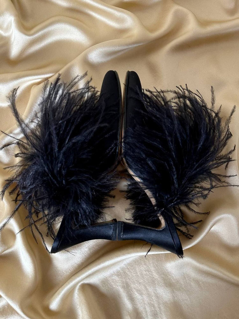 Sabot in raso di seta nero e piume di struzzo