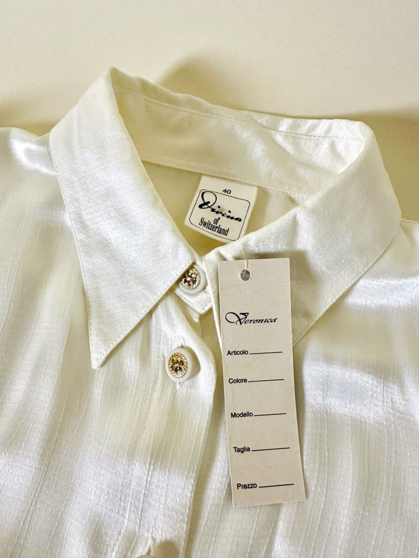 Camicia in raso avorio con bottoni gioiello “Divina”