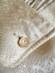 Blusa Yves Saint Laurent con fiocco al collo in seta jacquard avorio fantasia pitone