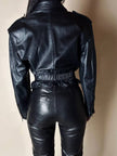 Giacca biker vintage in pelle nera con borchie dorate testa di medusa