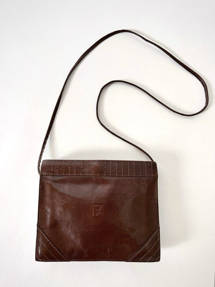 Borsa bandoulière vintage Fendi in pelle marrone mogano con logo a rilievo