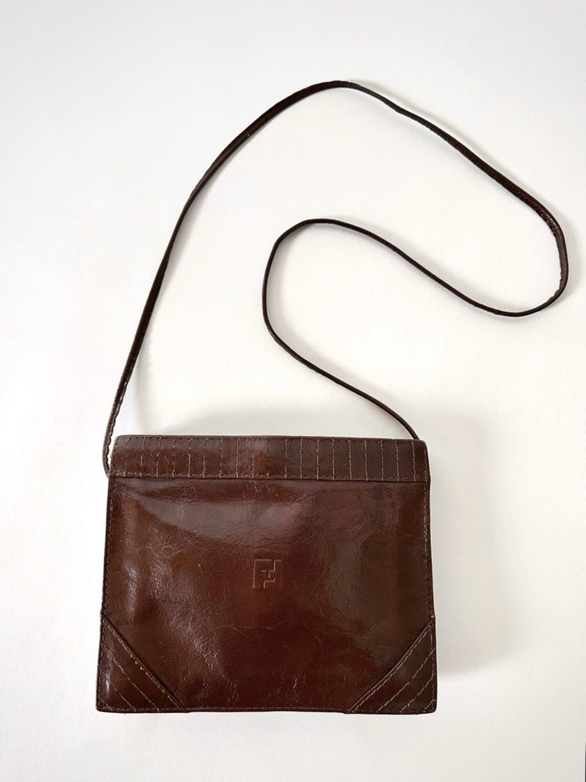 Borsa bandoulière vintage Fendi in pelle marrone mogano con logo a rilievo