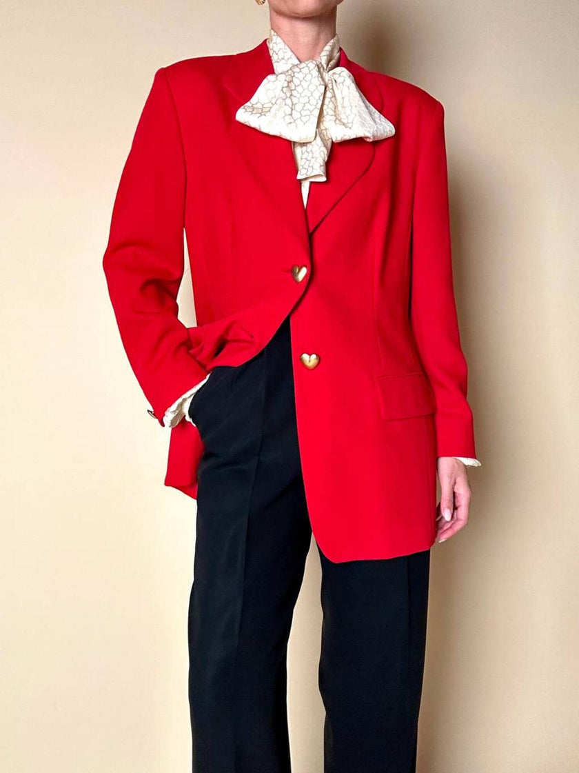 Blazer rosso con bottoni dorati a forma di cuore “Mondì”