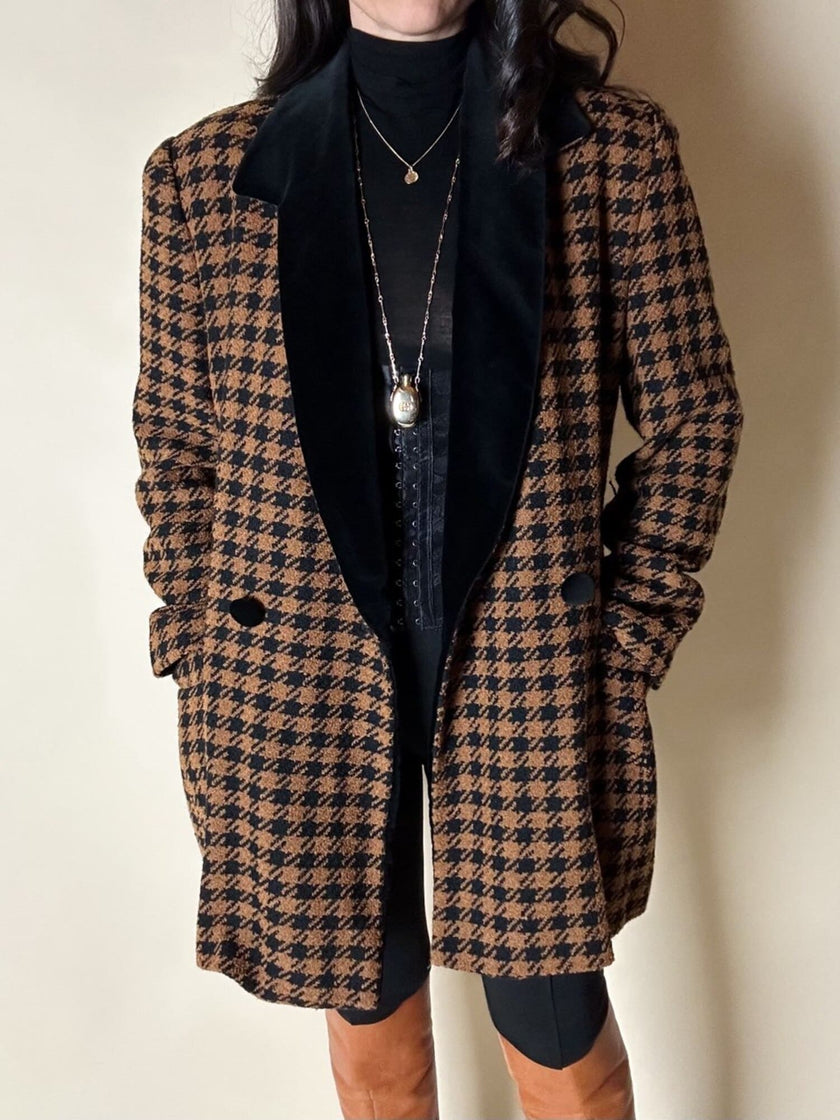 Blazer vintage Laurèl doppiopetto in lana bouclé pied-de-poule con riporti in velluto nero