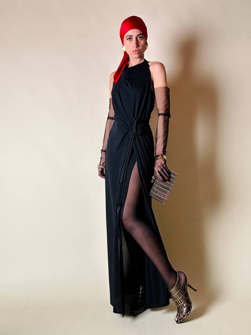 Clutch gioiello in seta nera con armatura di perline dorate “Rodo”