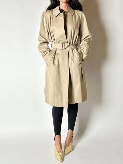 Trench vintage Burberry’s in gabardine beige con cintura in coordinato e fodera Check