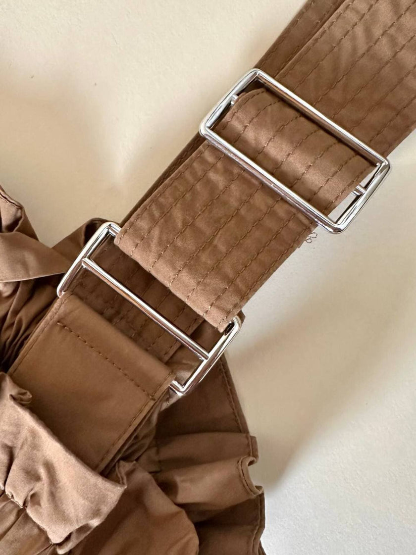 Abito lungo Meimeij in cotone color cammello scuro con motivo arriccio e maxi tasche