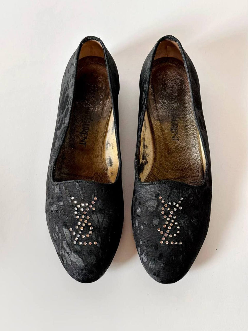 Ballerine slipper Yves Saint Laurent jacquard in tela nera animalier con monogramma YSL in strass