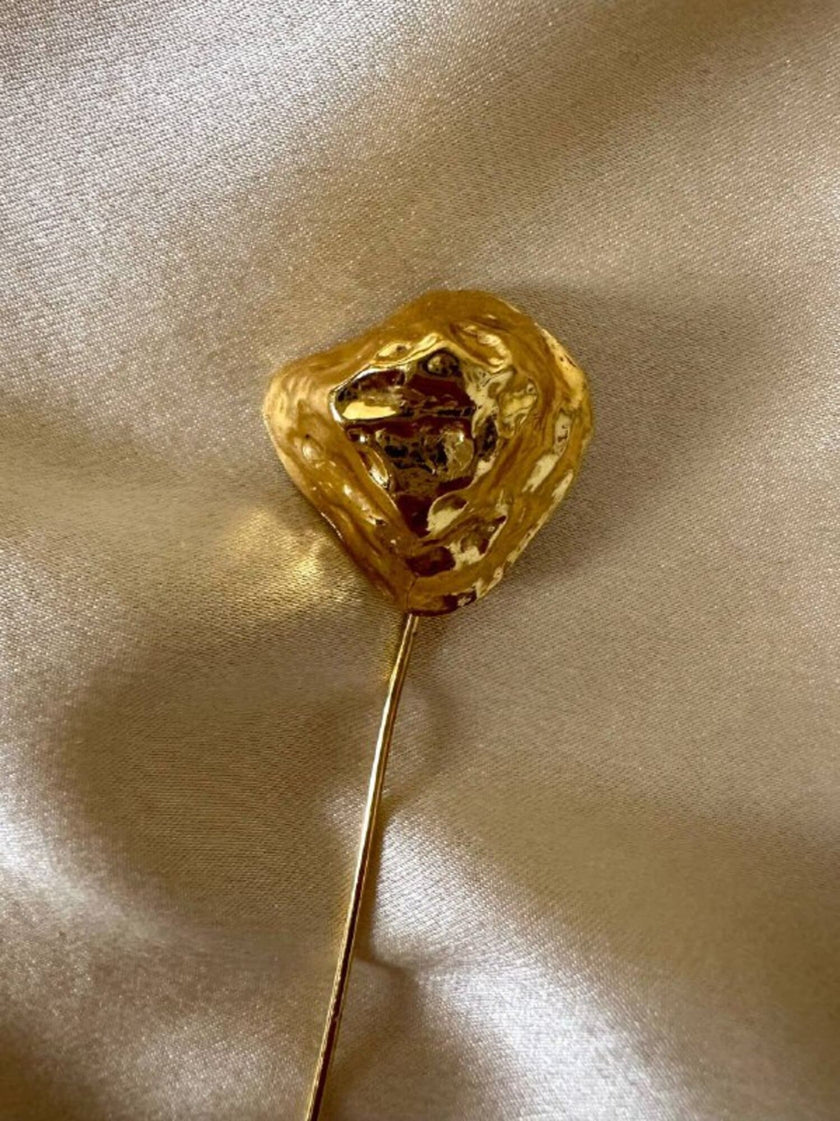 Spillone dorato con pepita “Yves Saint Laurent”