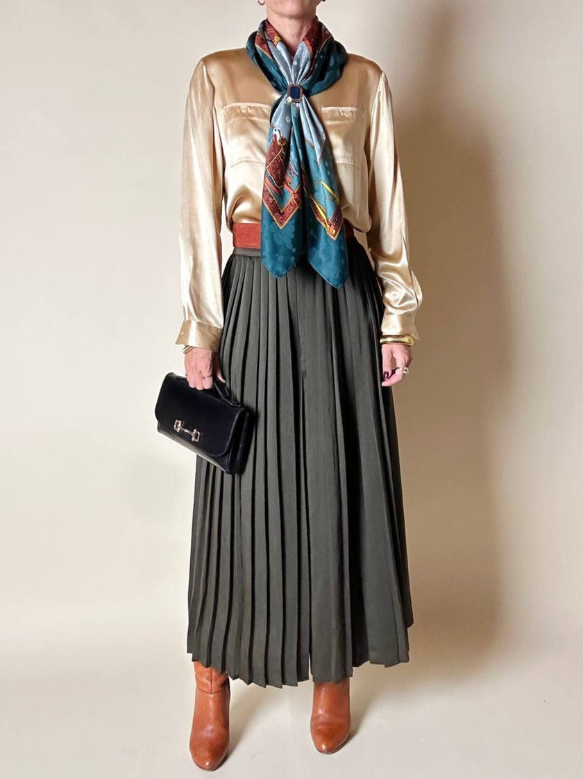 Camicia in raso di seta color champagne con bottoni i madreperla Carinissima