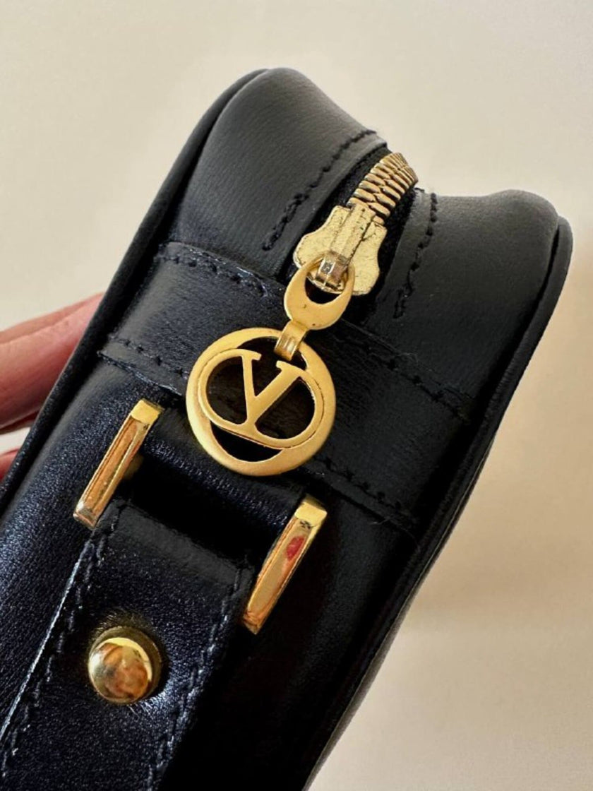 Beauty case in ecopelle nera “Valentino Garavani”