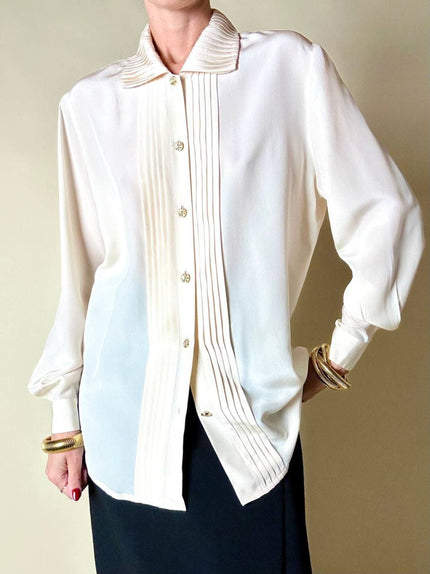 Camicia in seta avorio con dettagli plissé e bottoni gioiello “Mori Castello”