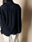 Camicia vintage nera con tasche applicate sul petto cuciture in lamé oro e bottoni dorati