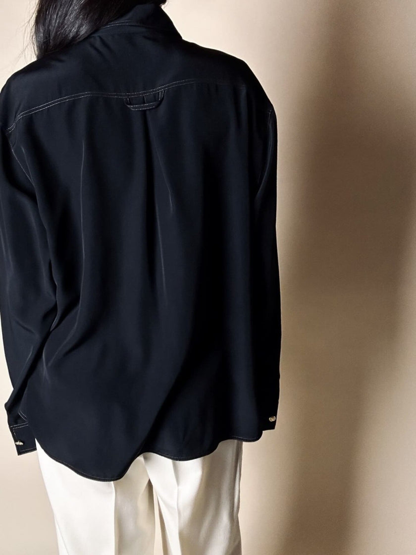 Camicia vintage nera con tasche applicate sul petto cuciture in lamé oro e bottoni dorati