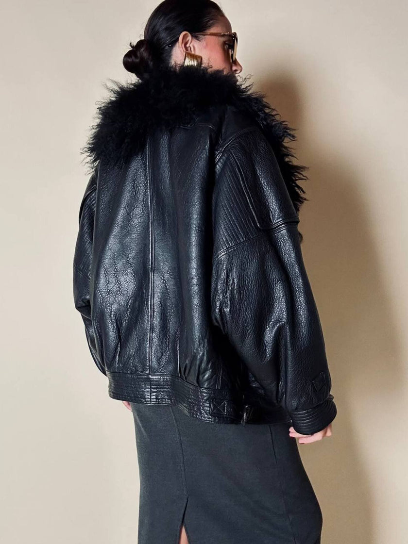 Bomber fatto a mano in pelle nera con maxi collo in mongolia