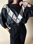 Blusa vintage in pelle nera e bianca patchwork con lavorazione crochet e maniche a pipistrello