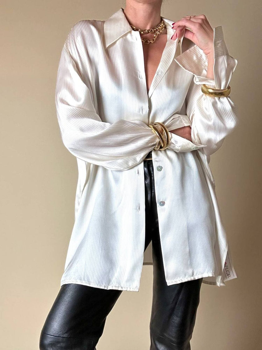 Camicia vintage in raso di seta avorio millerighe modello oversize con bottoni di madreperla