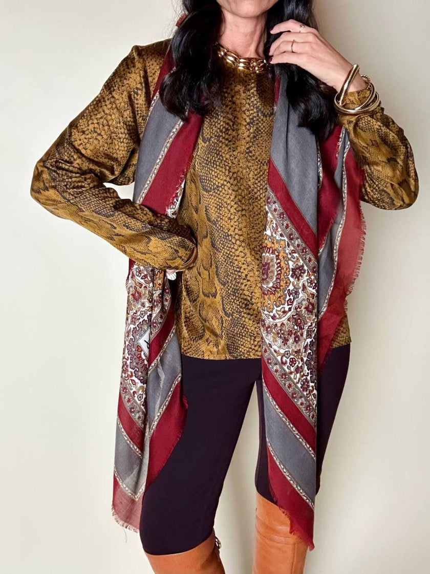 Scialle Yves Saint Laurent fantasia Paisley bordeaux e grigio con bordo sfrangiato