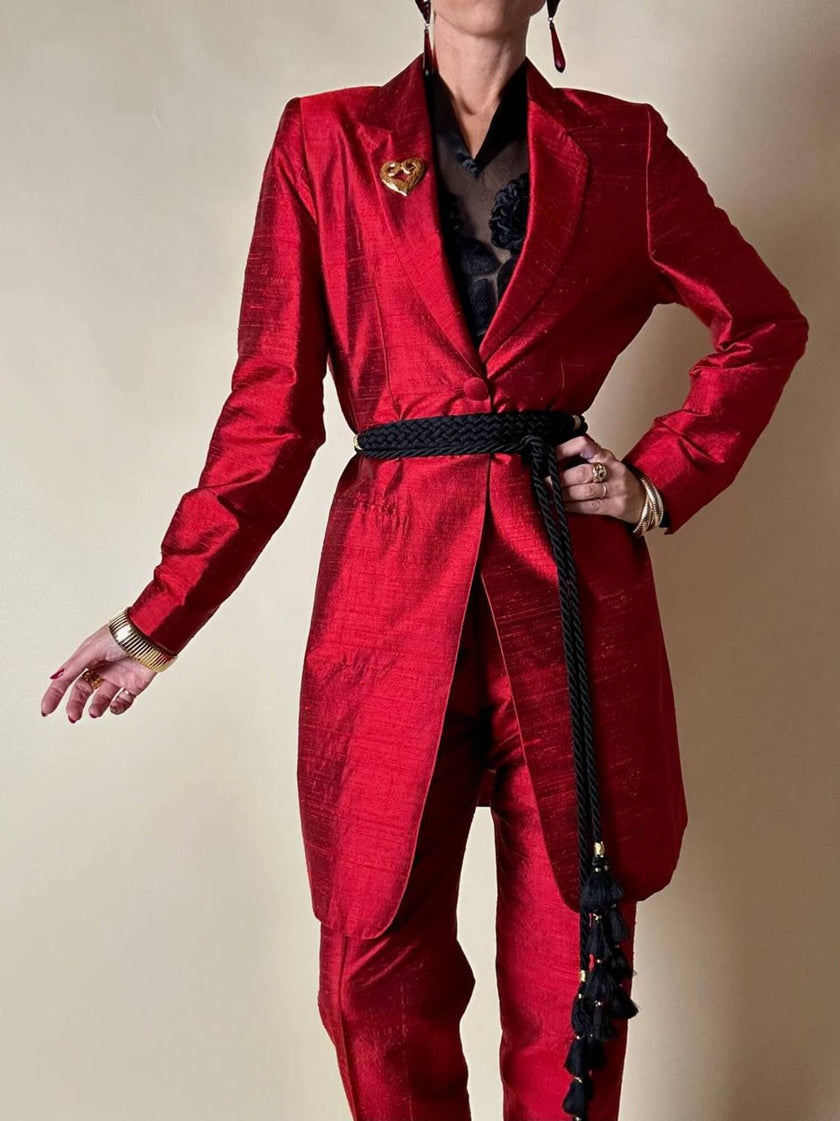 Tailleur pantalone rosso in shantung di seta grezza