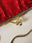 Borsetta vintage di perline rosse con frangia sul fondo
