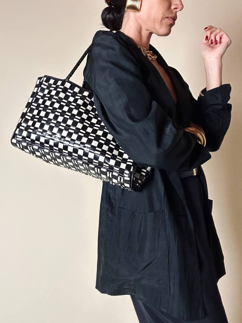 Borsa intrecciata in pelle bianca e nera “Gianfranco Ferré Studio”