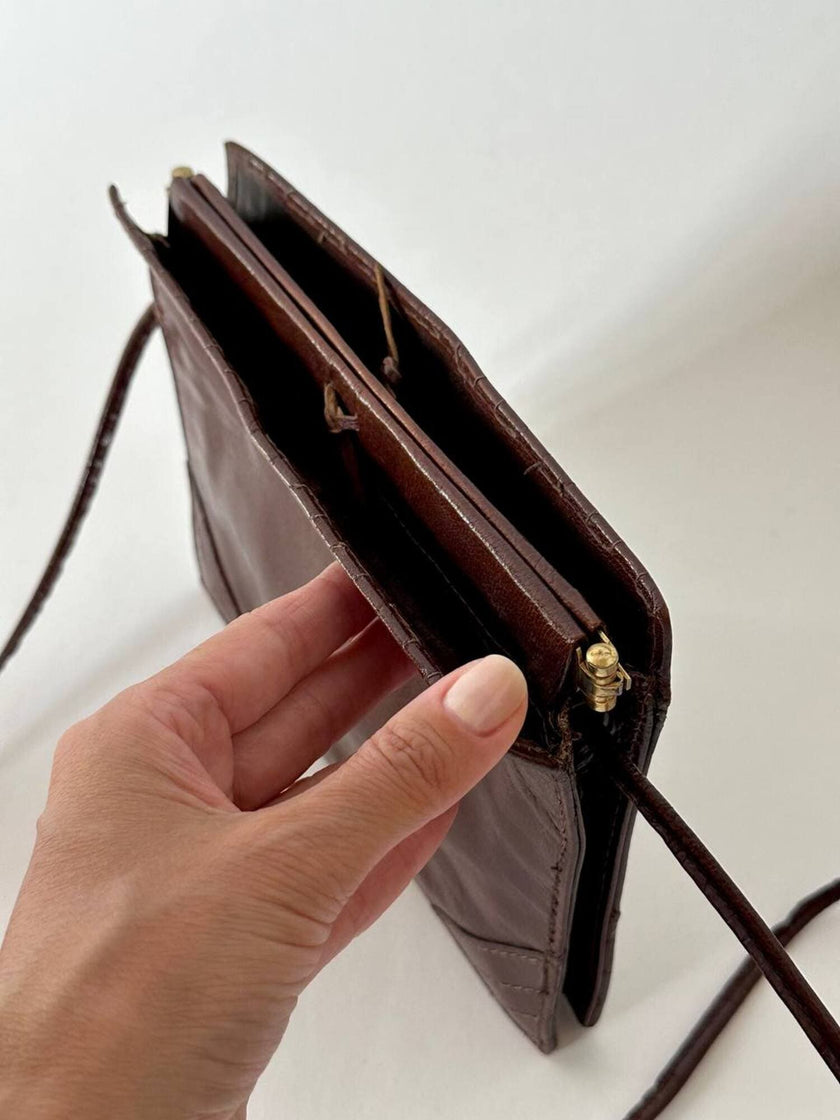 Borsa bandoulière vintage Fendi in pelle marrone mogano con logo a rilievo