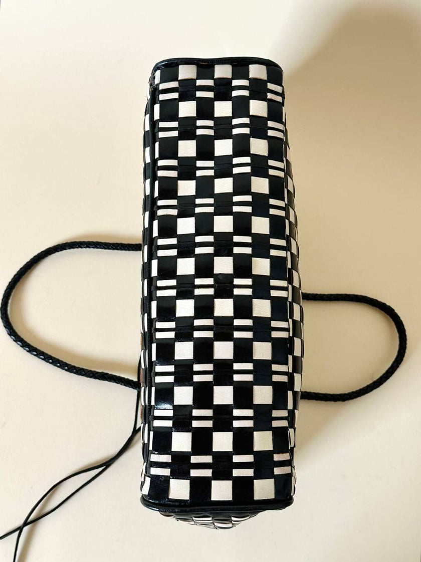 Borsa intrecciata in pelle bianca e nera “Gianfranco Ferré Studio”