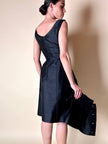 Abito sartoriale in shantung nero con bolero in coordinato