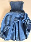 Abito sartoriale a fascia con gonna a ruota in denim effetto slavato