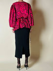 Blusa in chiffon devorè nero con damaschi in raso rosso/fucsia