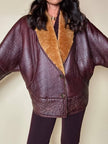 Shearling reverse in pelle liscia marrone castagno con vello caramello e ricamo sul fondo