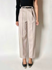Pantalone vintage in fresco di lana greige con pince e abbottonatura su ambo i lati