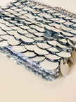 Parure composta da clip e mini bag in paillettes argento