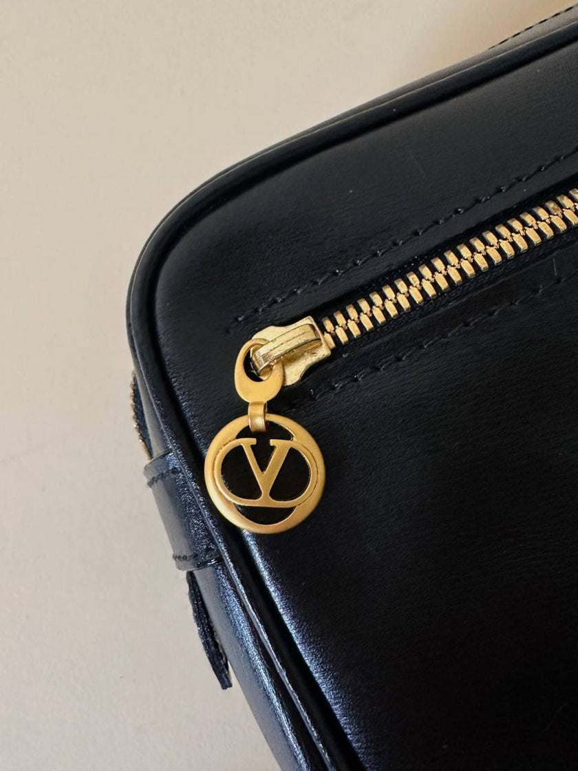 Beauty case in ecopelle nera “Valentino Garavani”