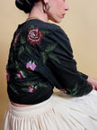 Bolero sartoriale in cotone nero con rose rosse ricamate in perline