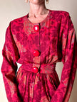 Jumpsuit sartoriale a fantasia floreale nei toni del rosso e maxi bottoni