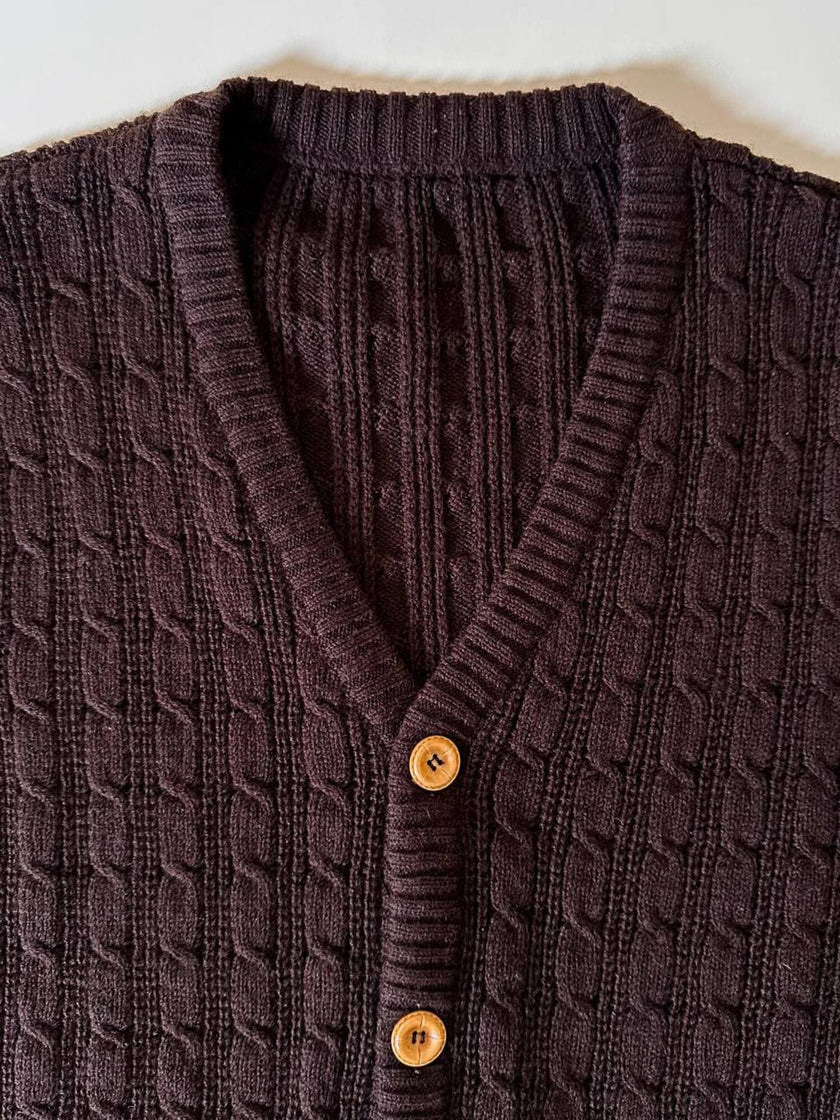 Gilet vintage in lana marrone lavorato a trecce con bottoni effetto cuoio