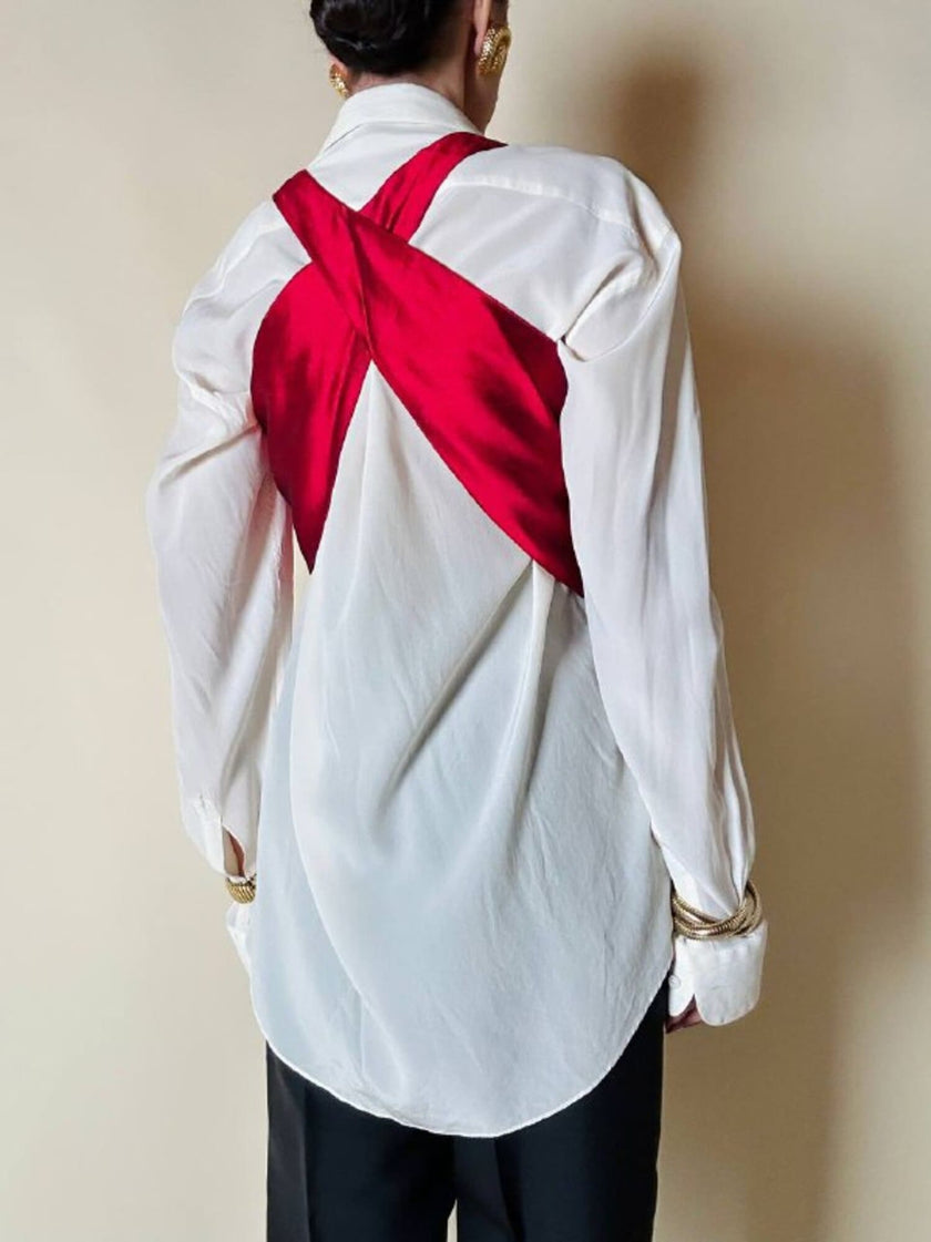Gilet rosso in shantung di seta con incrocio sulla schiena